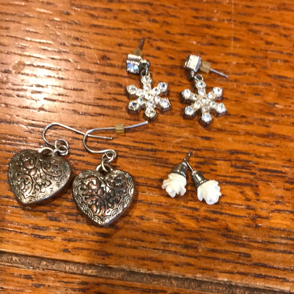 Set of 3 pairs of earrings